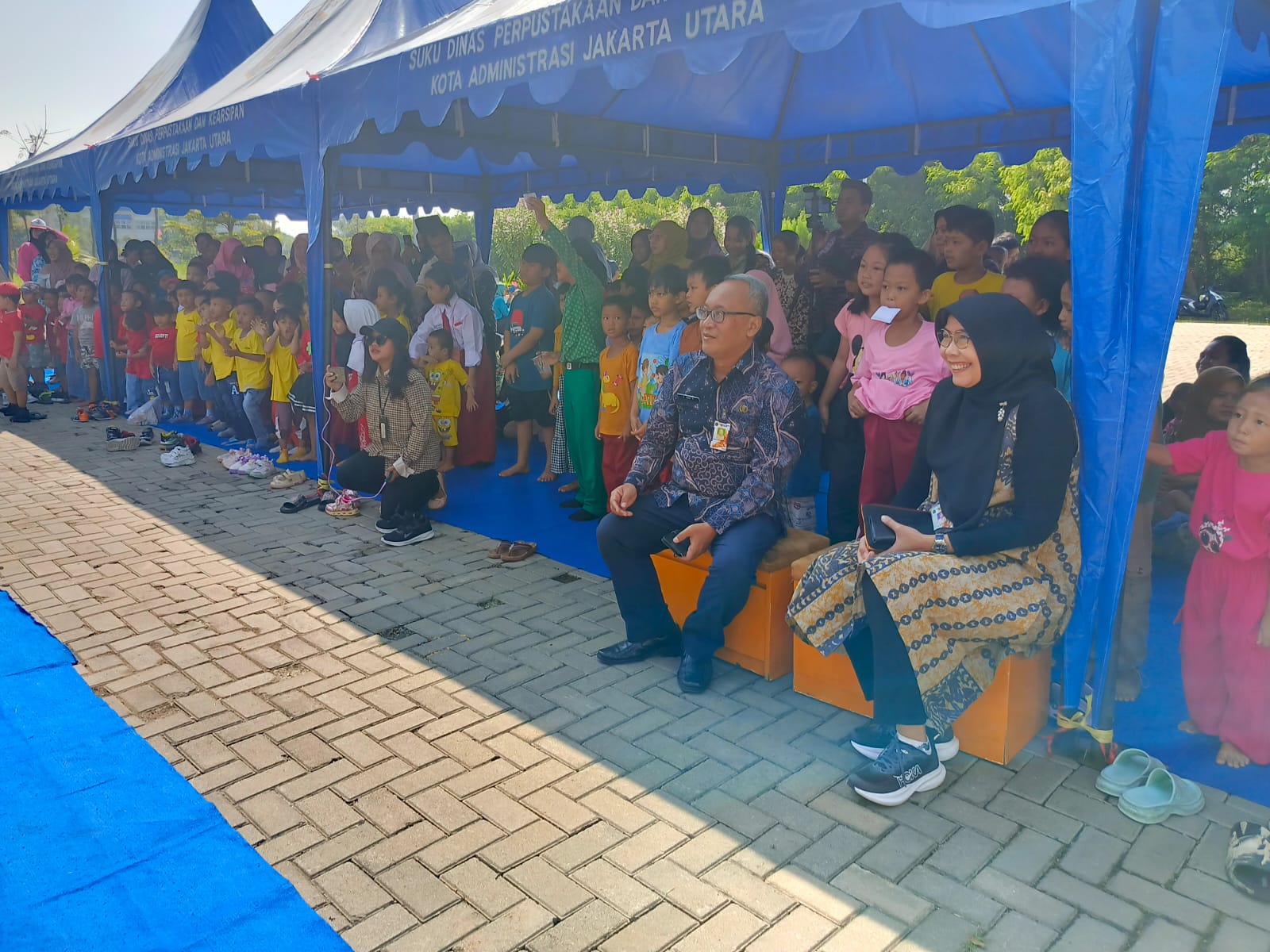 KAREDOK (Kreasi Aksi Rekreasi Dongeng Keliling)